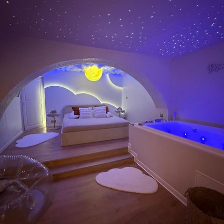 Moon Room, Nuit Insolite - Ollioules Toulon Var Exteriör bild