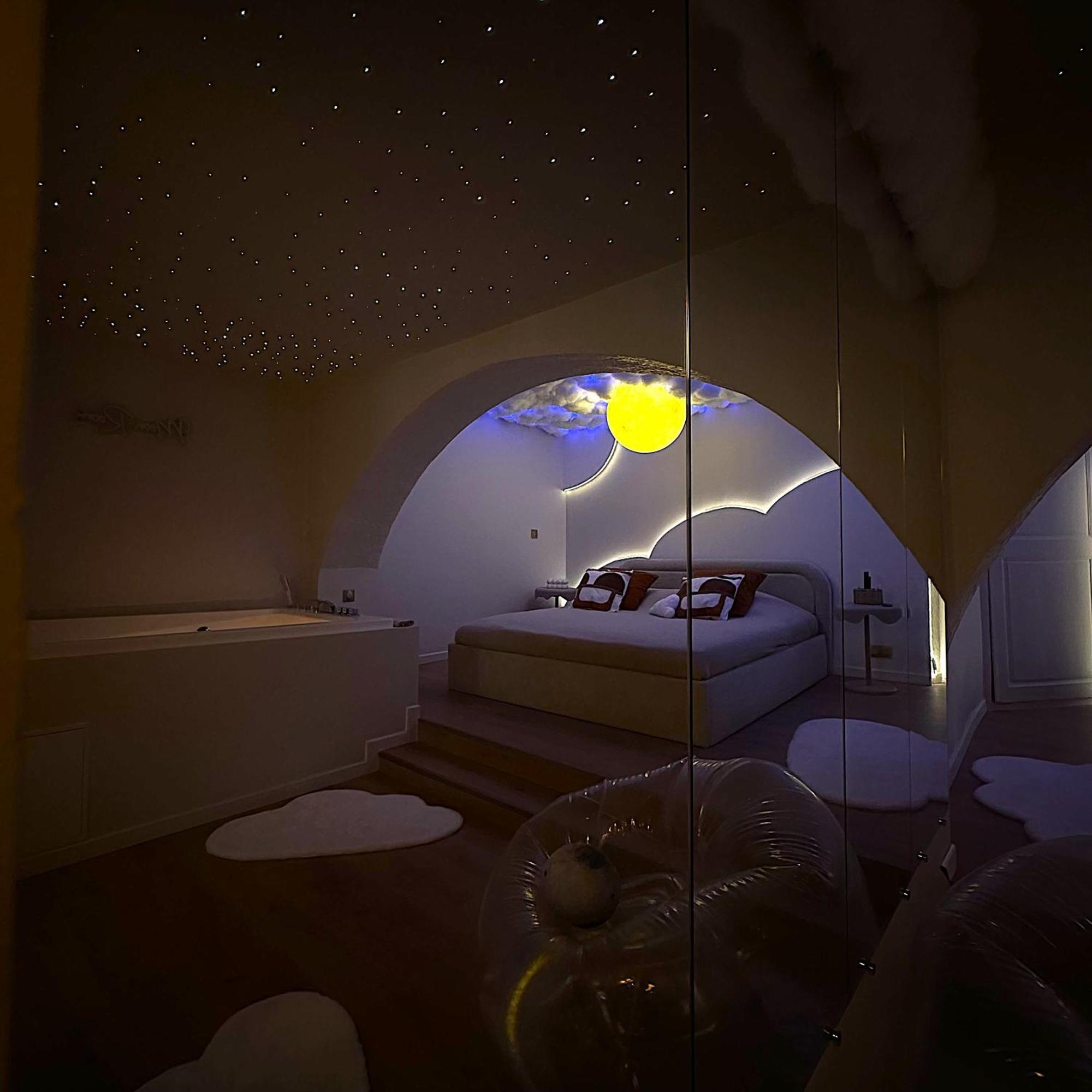 Moon Room, Nuit Insolite - Ollioules Toulon Var Exteriör bild