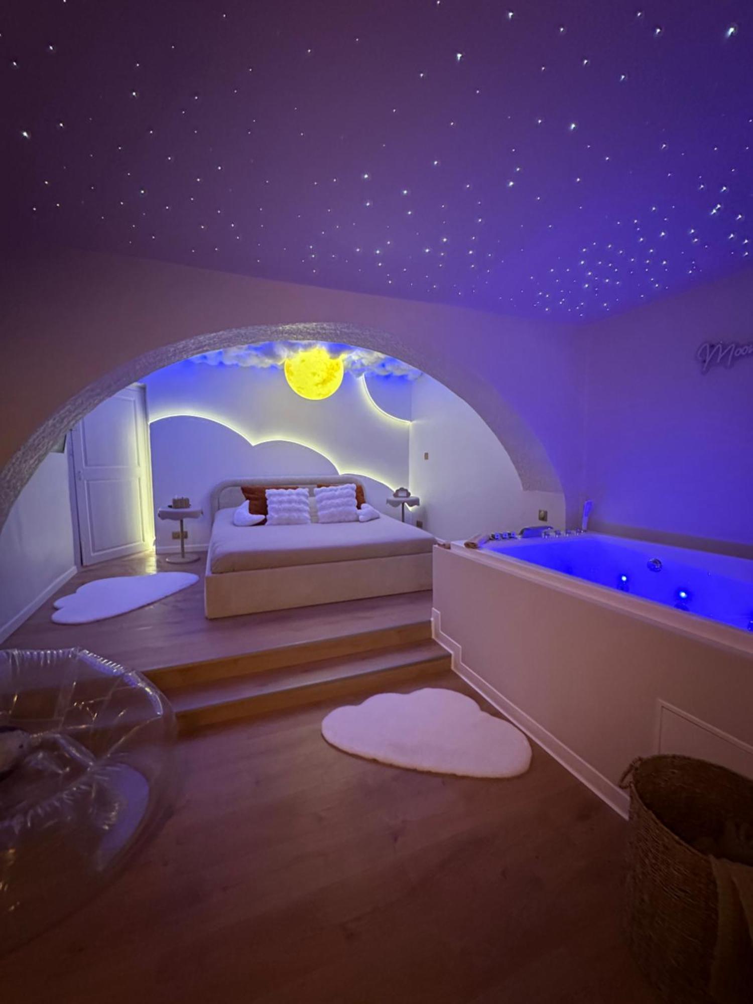 Moon Room, Nuit Insolite - Ollioules Toulon Var Exteriör bild