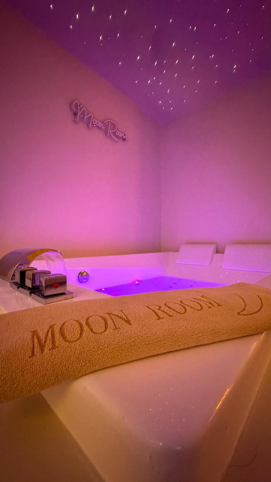 Moon Room, Nuit Insolite - Ollioules Toulon Var Exteriör bild